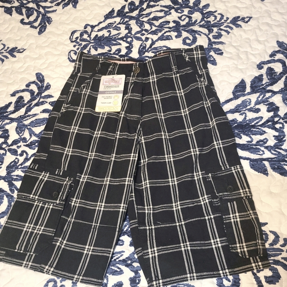 NWT boys Wrangler cargo shorts